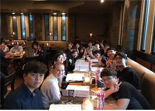 세종대학교 소프트웨어중심대학 사업단(단장 백성욱 교수)이 2018 여름방학 세종-산호세 주립대(SJSU) 6주 프로그램 연수생을 모집한다고 밝혔다. 미국 실리콘밸리 소재 산호세주립대학에서 벤처기업창업 관련 경영과 기술을 익히게 된다. 이전 연수 프로그램 모습. 세종대 제공